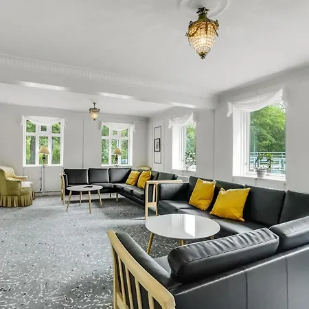 11 Bedroom Awesome In *